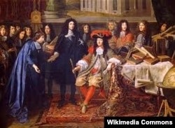 Франция королі XIV Людовик сарай төңірегіндегілердің ортасында отыр.