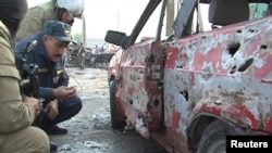 Daghestan -- Investigators work at the site where two bombs exploded in Makhachkala, 04May2012