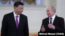 Председатель КНР Си Цзиньпин и президент РФ Владимир Путин (слева направо) во время встречи в Кремле. Москва, 5 июня 2019 года