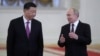 Президент России Владимир Путин и председатель КНР Си Цзиньпин (слева направо). Китай, Тяньцзинь, июнь 2018 года