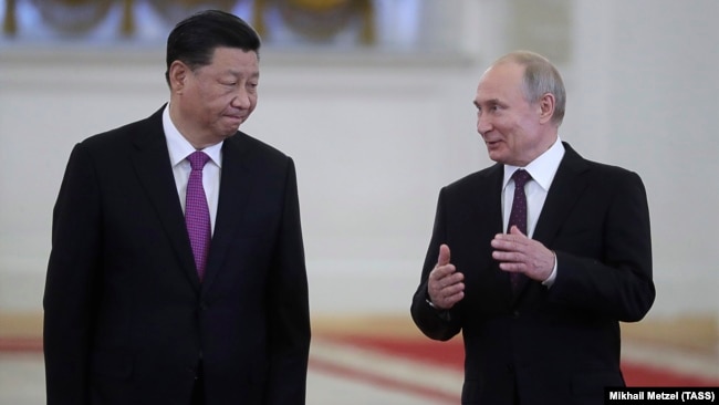 Председатель КНР Си Цзиньпин и президент РФ Владимир Путин (слева направо) во время встречи в Кремле, 2019 год