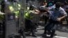 Столкновения протестующих с полицией на улицах Каракаса, апрель 2017