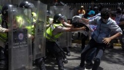 ادامه تظاهرات خشونت‌آمیز در ونزوئلا