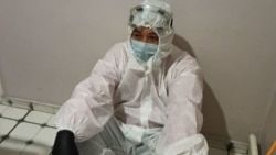 Медицина қызметкері.