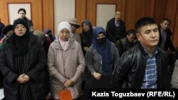 Защитники и сторонники восьми осуждённых по обвинению в пропаганде терроризма и возбуждении розни. Алматы, 20 ноября 2019 года. 