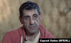 Андрей Скипочка на съемной квартире, где он снимался в фейке про киллера "Соболя" в городе Каменское