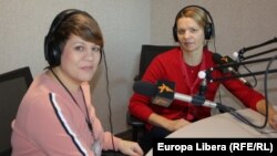 Liliana Barbăroșie și Lollita Čigāne (dr.), în studioul Europei Libere la Chișinău