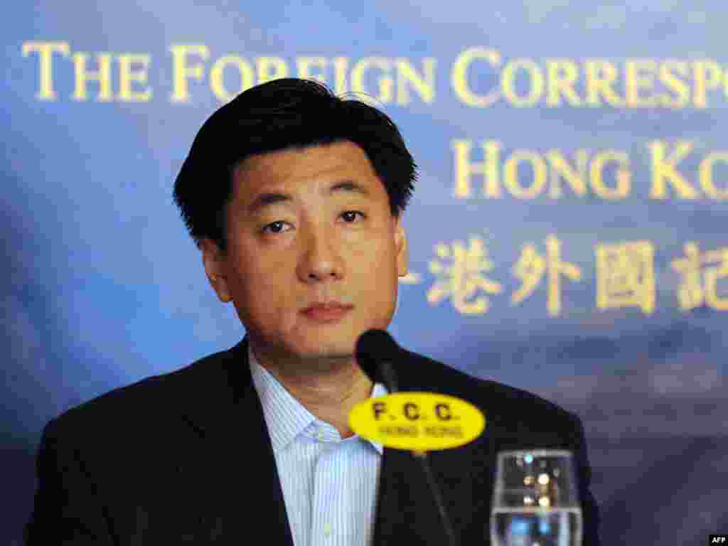 China - Bao Pu, editor of the secret diaries of former Chinese leader Zhao Ziyang who was ousted from power during the Tiananmen protests, speaks at a Foreign Correspondents' Club luncheon in Hong Kong, 04Jun2009 - Hkg2441281 Object name HONG KONG - CHINA - POLITICS - RIGHTS - TIANANMEN - ANNIVERSARY CHINA, Hong Kong : Bao Pu, editor of the secret diaries of former Chinese leader Zhao Ziyang who was ousted from power during the Tiananmen protests, speaks at a Foreign Correspondents' Club luncheon in Hong Kong on June 4, 2009. June 4th marks the 20th anniversary of Beijing's crackdown on the pro-democracy protests. AFP PHOTO / MIKE CLARKE 