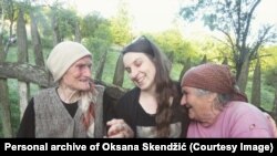Te bake koje sam snimala, koje su glavne protagonistkinje u mom filmu, jesu bake sa kojima sam ja kao mala čuvala ovce, kaže Maja Novaković