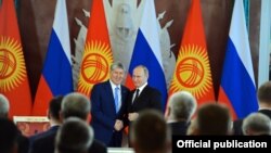 Алмазбек Атамбаев менен Владимир Путин. 20-июнь, Москва. 