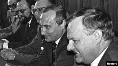 Путин С Чемоданом Собчака Фото Путин С Чемоданом Собчака Фото