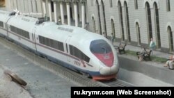 Поезд "Сапсан", курсирующий между Москвой и Петербургом