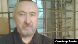 Арон Атабек, казахский диссидент и поэт, в тюрьме. Фото сделано в 2012 году. 