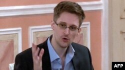 Колишній контрактник американських спецслужб Едвард Сноуден