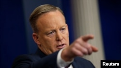 Sean Spicer gjatë një konference për gazetarë në Shtëpinë e Bardhë