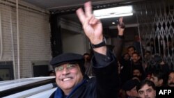 Former Pakistani President Asif Ali Zardari flashes a victory sign as he leaves the anticorruption court after his hearing in Islamabad on January 9.