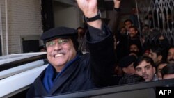 Former Pakistani President Asif Ali Zardari flashes a victory sign as he leaves the anticorruption court after his hearing in Islamabad on January 9.