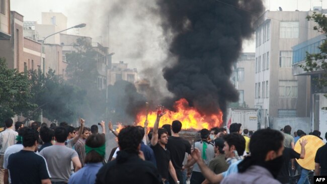 Protesters in Tehran, 19Jun2009