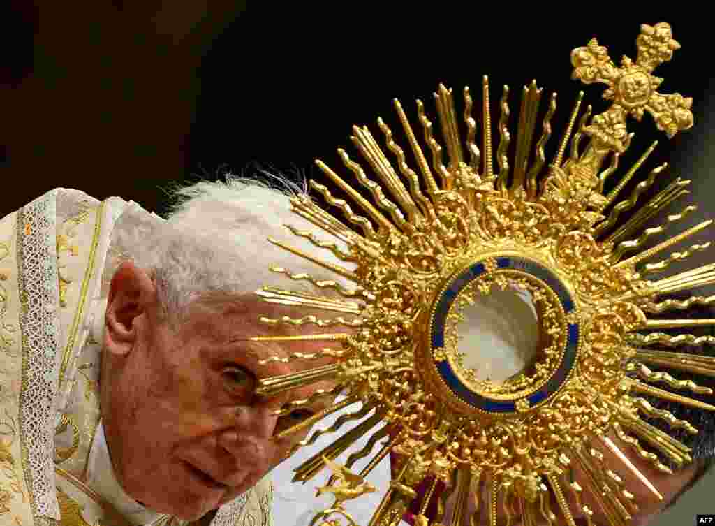 Бенедикт XVI (в миру — Йозеф Ратцингер) был избран папой Римским в апреле 2005 года в возрасте 78 лет