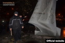 Попытка сноса памятника Дзержинскому в Запорожье, 7 ноября 2014 года