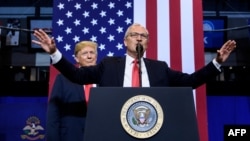 U.S. Republican Senator Kevin Cramer speaks at a rally with Donald Trump in 2018. 