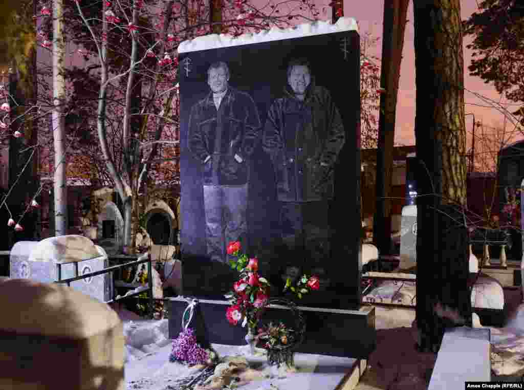 Two apparent members of the Uralmash gang who died in a shoot-out in the early &#39;90s.&nbsp;