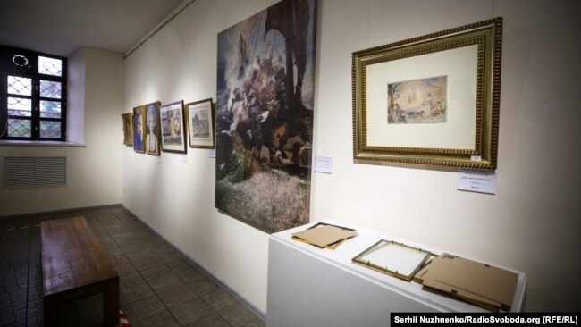 «Козаки на Чорному морі» Іллі Рєпіна на виставці, яку Петро Порошенко планував у музеї Гончара в травні 2020 року. Відкриття виставки зірвав обшук Державного бюро розслідувань, згодом суд заарештував картини