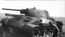 Подбитый танк Т-34. Курская дуга, июль 1943 года