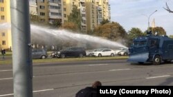 Белорусија- воден топ на маршот за ослободување на политичките затвореници, Минск, 4.10.2020