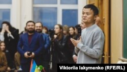 Джек Ма: сподіваюся, освіта в університетах пройде реформу. Сьогодні університети, які я відвідував, фокусуються на тому, щоб вкласти багато знань у студентів