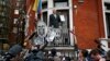 Джулиан Ассанж на балконе посольства Эквадора в Лондоне, 5 февраля 2016 