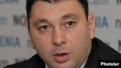 Вице-спикер Национального Собрания Армении, пресс-секретарь правящей Республиканской партии Армении Эдуард Шармазанов 