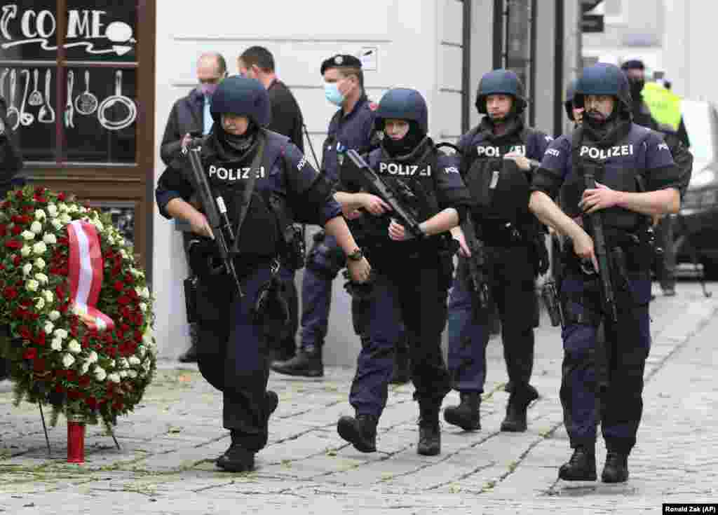 АВСТРИЈА - Австрија затвори две џамии во кои доаѓал напаѓачот кој изврши смртоносен терористички напад во Виена на почетокот на оваа недела.