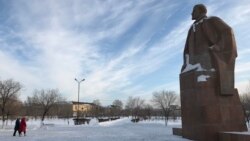 Памятник Ленину был перенесен из центра города Караганды в сквер за кинотеатром имени Ленина. Это место посещают приезжающие в город иностранцы, заказывающие экскурсии.