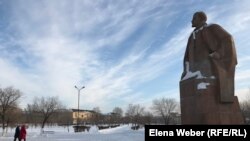 Памятник Ленину в Караганде. 10 января 2020 года.
