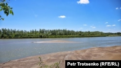 Суы азайған Жайық өзені. Үлкен Шаған ауылы, Батыс Қазақстан облысы. 5 шілде 2019 ж.