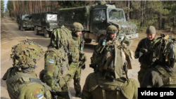Военнослужащие Вооруженных сил Эстонии на совместных учениях стран НАТО вблизи Таллинна