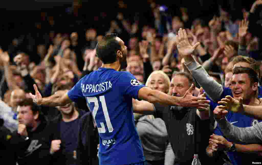 Chelsea-dən Davide Zappacosta ikinci qolun sevincini yaşayır