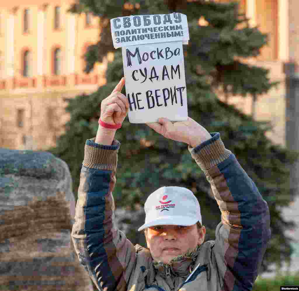 Пікет у Москві на Лубянськой площі біля будівлі Федеральної служби безпеки Росії (ФСБ). Москва, 30 квітня 2016 року
