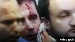 Лидерот на СДСМ Зоран Заев е повреден откако демонстрантите упаднаа во Собранието на Република Македонија