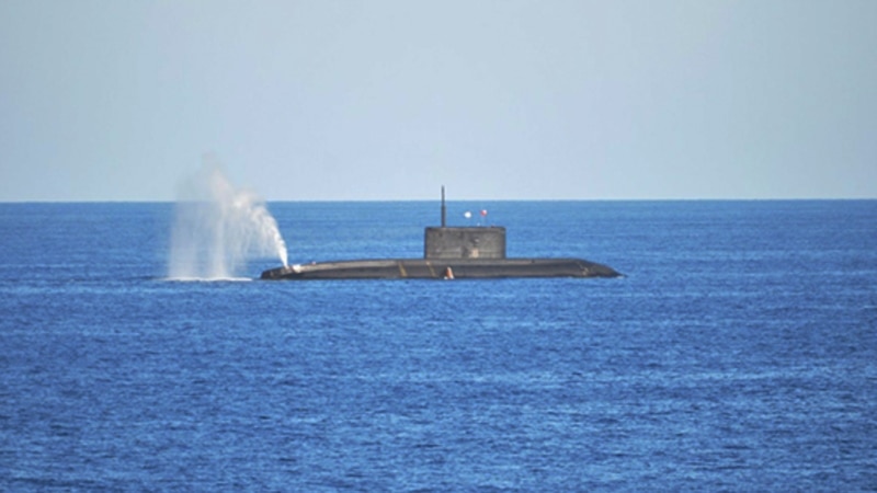 რუსეთის წყალქვეშა ნავი დიდი ბრიტანეთის ტერიტორიული წყლებიდან „გააცილეს“