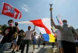 Activiști ucraineni în favoarea Bielorusiei în Kiev.