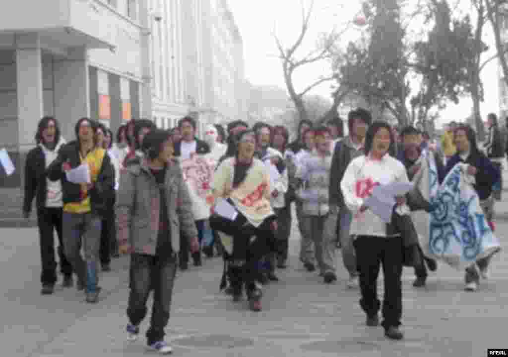 Мирная демонстрация Северо западного национального университета Ланжу, 19 марта 2008