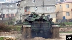 A Turkish Army tank moves toward the Syrian border in Reyhanlı on January 18.