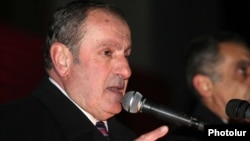 Opposition leader Levon Ter-Petrossian