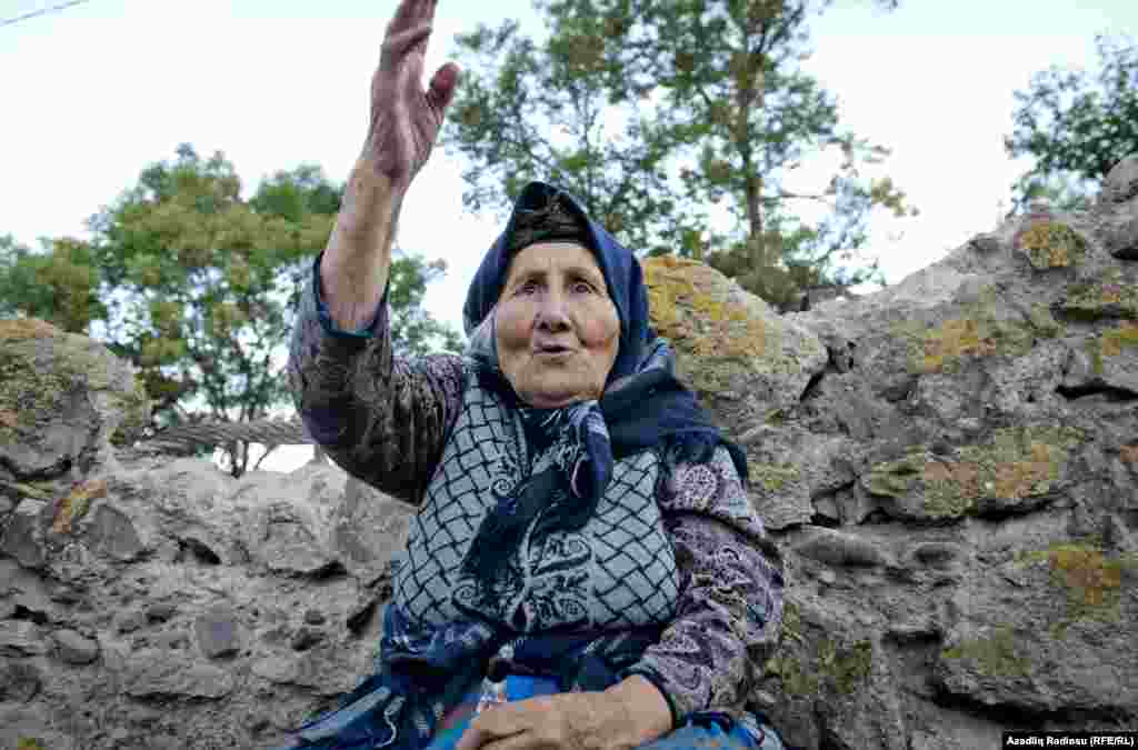 Hüseynova Güləbatın: "Səksən yaşım var, ana vətənim də buradır. Vaxtı ilə bu kənddə tütün də əkmişik, kotan da vurmuşuq, əkin də əkmişk, amma indi.."