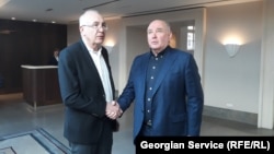 Зураб Абашидзе и Григорий Карасин на переговорах в Праге