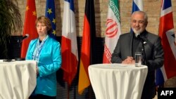 Шефот за надворешна политика на ЕУ, Кетрин Ештон и иранскиот министер за надворешни работи Мохамад Џавад Зариф. 