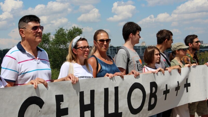 Запорожье: Олега Сенцова поддержали молчаливым флешмобом