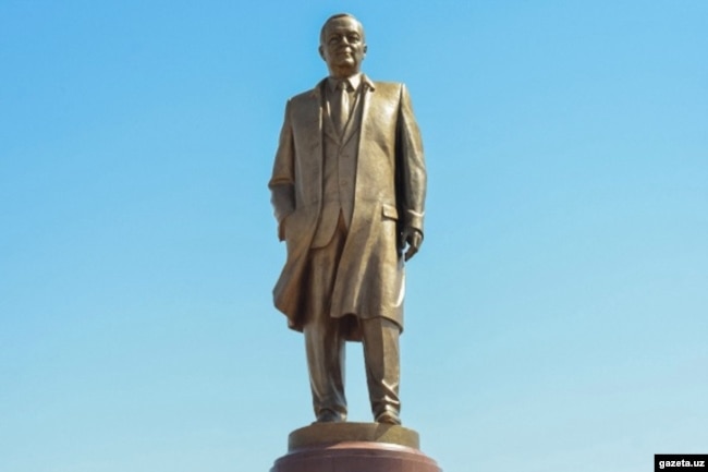 Ислом Каримов ҳайкали